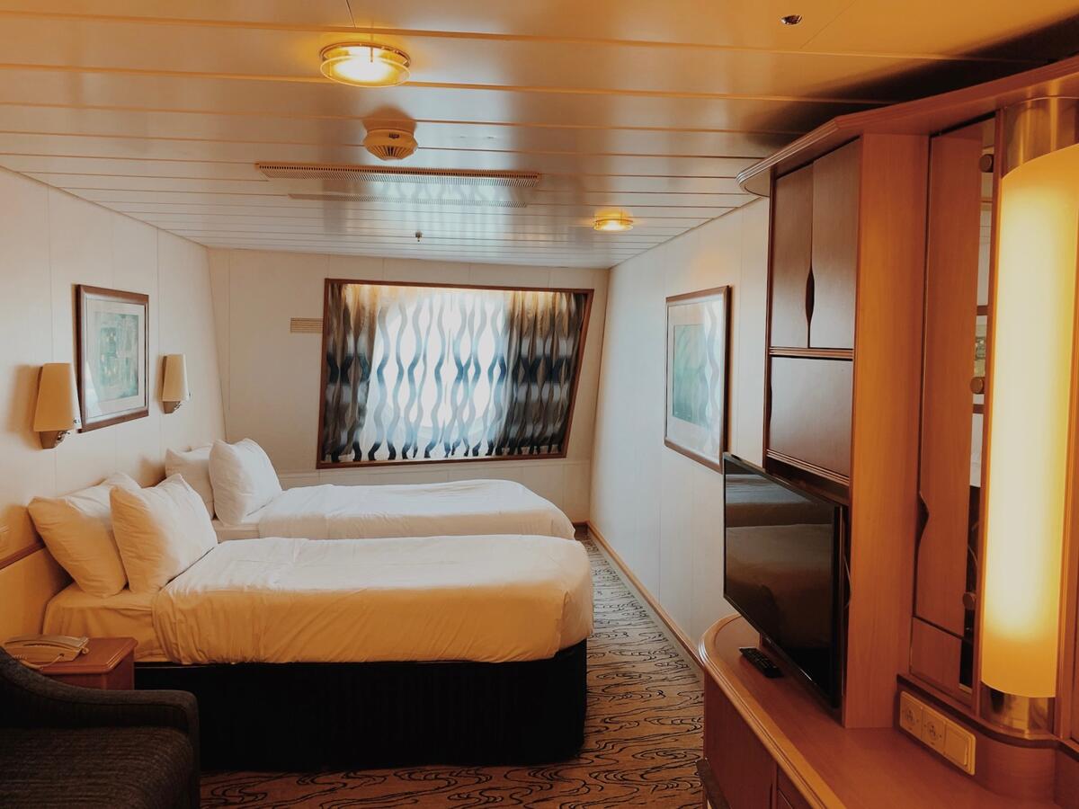 oceanview-cabin-room-tour-on-royal-caribbean-s-voyager-of-the-seas